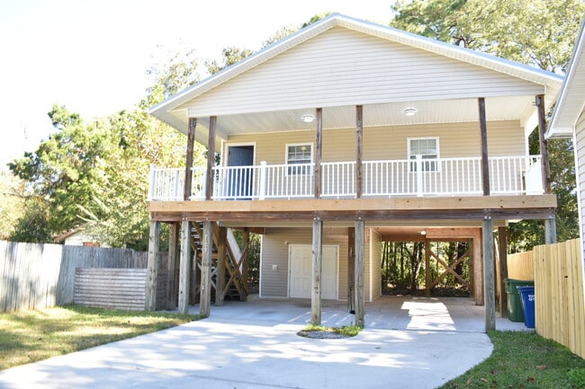 2109 Wisteria Dr in Wilmington, NC - Foto de edificio - Building Photo