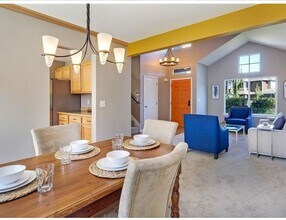 1107 167th St SW in Lynnwood, WA - Foto de edificio - Building Photo