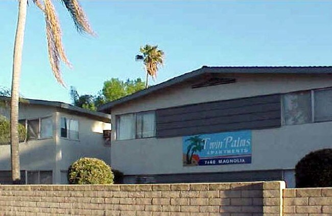 Twin Falls in Riverside, CA - Foto de edificio - Building Photo