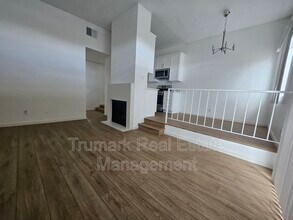 14605 Burbank Blvd in Los Angeles, CA - Building Photo - Building Photo