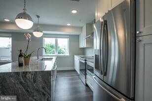 817 N 20th St in Philadelphia, PA - Building Photo