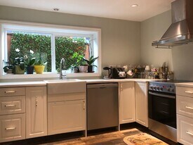 329 W 23 St in North Vancouver, BC - Building Photo