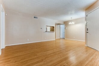 919 S Weatherred Dr in Richardson, TX - Building Photo - Building Photo