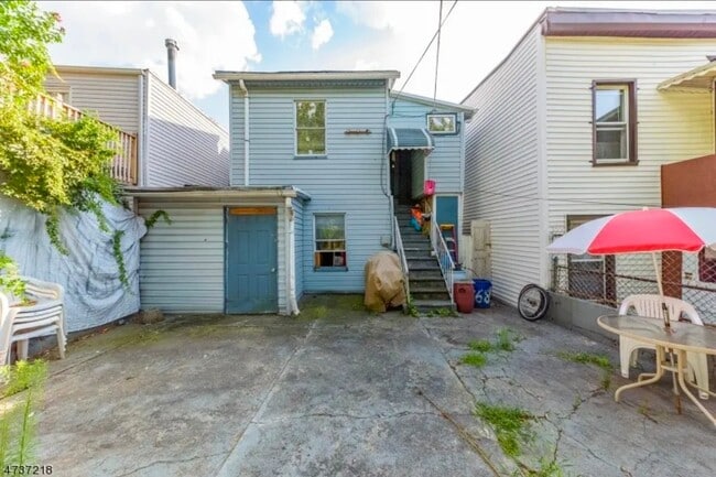768 Communipaw Ave in Jersey City, NJ - Building Photo - Building Photo