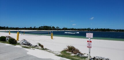 17020 Meridian Blvd in Hudson, FL - Foto de edificio - Building Photo