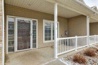 10525 Hickory Dr in Urbandale, IA - Building Photo - Building Photo