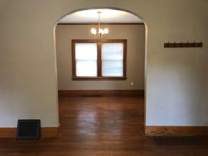 302 Melrose Ct, Unit 1 in Iowa City, IA - Foto de edificio - Building Photo