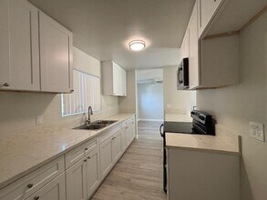 5502 Fernhill Cir, Unit B in Huntington Beach, CA - Building Photo - Building Photo