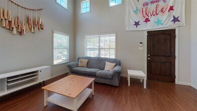 302 Gilchrist Ave in College Station, TX - Building Photo - Building Photo