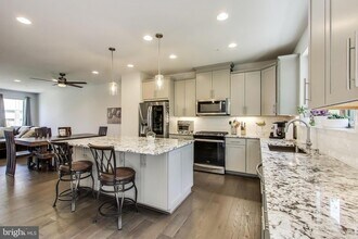 5004 Oakmoore Dr, Unit 2 in North Bethesda, MD - Building Photo - Building Photo