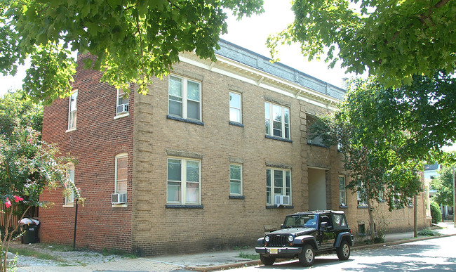 2424 Stuart Ave in Richmond, VA - Building Photo - Building Photo