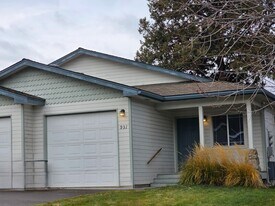 931 NE Hidden Valley Dr in Bend, OR - Building Photo