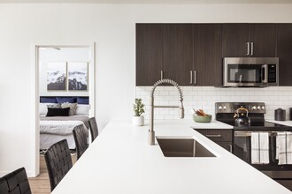 Fieldhouse in Thornton, CO - Foto de edificio - Building Photo