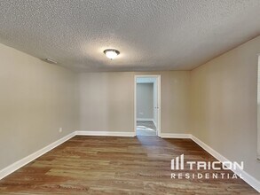 1017 Jadewood Ave in Clearwater, FL - Building Photo - Building Photo