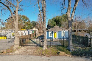 4826 Bristol St in Houston, TX - Building Photo