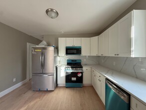 29 Cameron Ave, Unit 3 in Somerville, MA - Foto de edificio - Building Photo