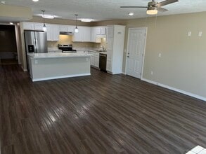 1906 Ontario Ct in Mountain Home, AR - Building Photo - Building Photo