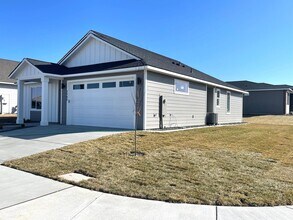 2560 Clark Rdg Dr in Richland, WA - Building Photo - Building Photo