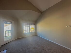 11912 Cypress Canyon Rd in San Diego, CA - Foto de edificio - Building Photo