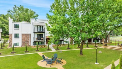 Vineyards on Garland Apartments in Fayetteville, AR - Foto de edificio - Building Photo