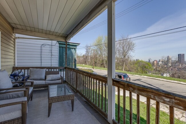 1022 E Warrington Ave in Pittsburgh, PA - Building Photo - Building Photo