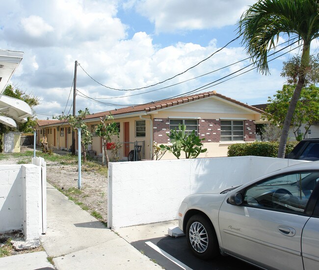 337 NE 2nd St in Hallandale Beach, FL - Building Photo - Building Photo