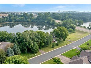 1435 Englert Rd in Eagan, MN - Foto de edificio - Building Photo