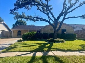 16803 Castle Fraser Dr in Houston, TX - Building Photo - Building Photo