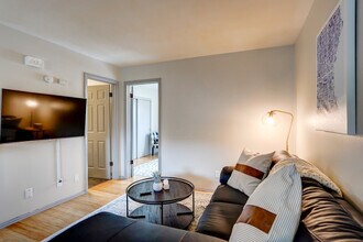 9407 W Adler St in Milwaukee, WI - Building Photo - Building Photo