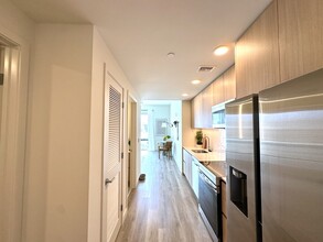 229 NW 30th St, Unit S12 in Miami, FL - Foto de edificio - Building Photo