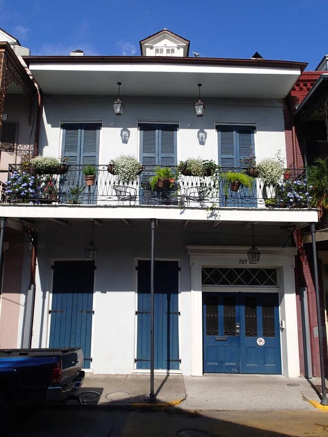 727 Ursulines Ave, Unit 6 in New Orleans, LA - Foto de edificio - Building Photo