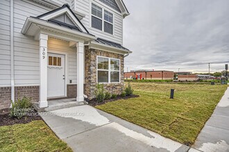 351 Raines Ct in Lebanon, TN - Building Photo - Building Photo