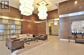 1 Hurontario St in Mississauga, ON - Building Photo - Building Photo