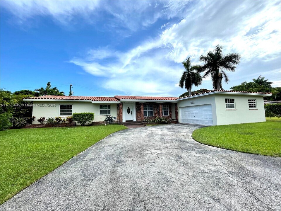 6420 Miller Dr in Miami, FL - Building Photo