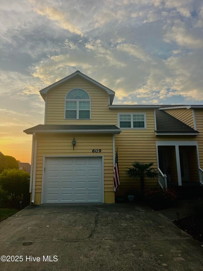 property at 609 Sloop Pointe Ln
