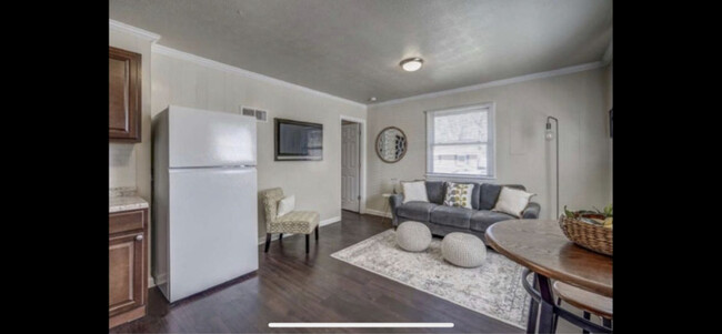 property at 3140 Parkdale Rd