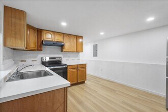 2246 Encinal Ave in Alameda, CA - Building Photo - Building Photo