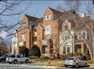 1304F Garden Wall Cir in Reston, VA - Building Photo - Building Photo