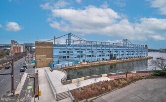 3 N Christopher Columbus Blvd in Philadelphia, PA - Building Photo