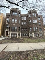 2221 W Arthur Ave in Chicago, IL - Building Photo
