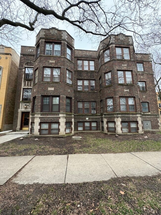 property at 2221 W Arthur Ave