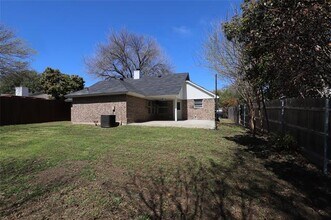 1005 Parkhill Ave in Saginaw, TX - Building Photo - Building Photo