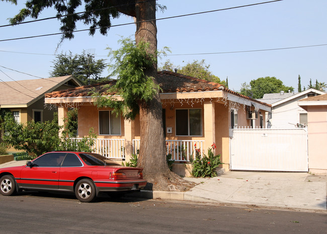 1647 Myra Ave in Los Angeles, CA - Foto de edificio - Building Photo