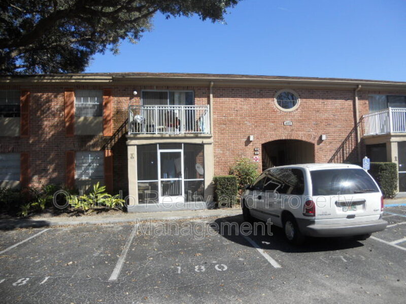 492 Banyon Tree Cir in Maitland, FL - Foto de edificio