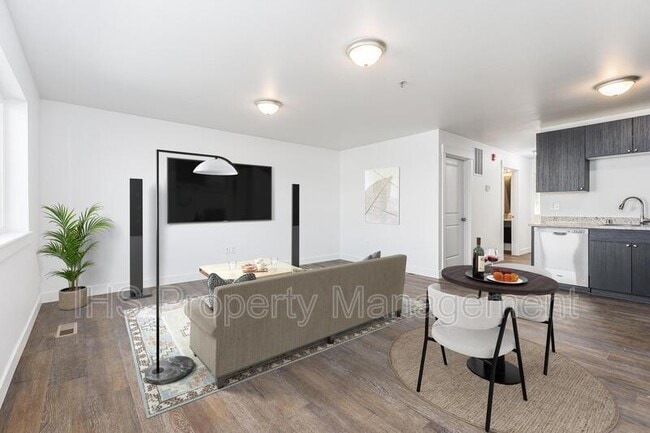 property at 485 S 38th Ave