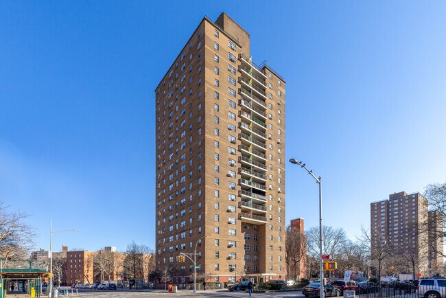 Gouverneur Gardens in New York, NY - Foto de edificio - Building Photo