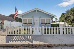 123 N Ocean Breeze in Lake Worth Beach, FL - Building Photo