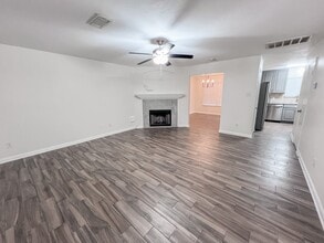 319 Grand Isle Ln in Dickinson, TX - Building Photo - Building Photo
