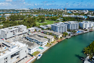 160 S Shore Dr in Miami Beach, FL - Foto de edificio - Building Photo