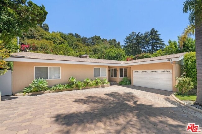 1220 N Norman Pl in Los Angeles, CA - Building Photo - Building Photo